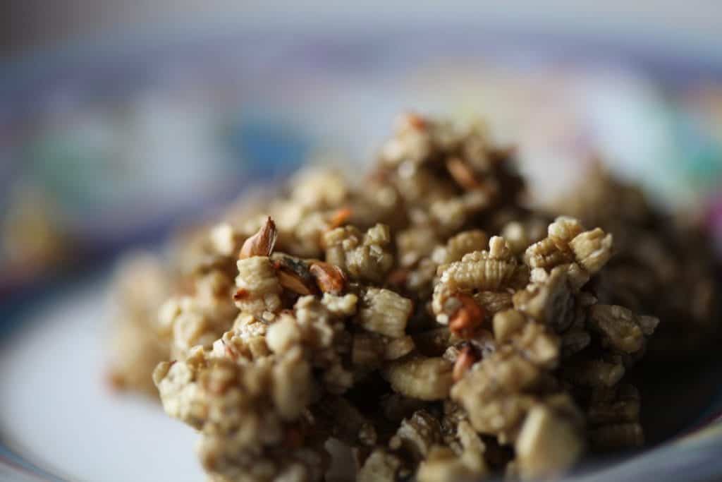 beige coloured vermiculite mixed with reddish brown rose seeds