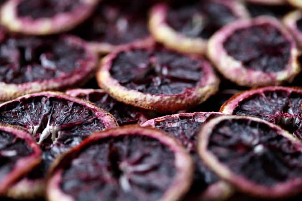 blood oranges slices dehydrated in the air fryer