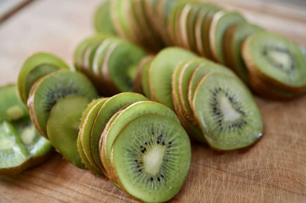 kiwi slices to be dehydrated