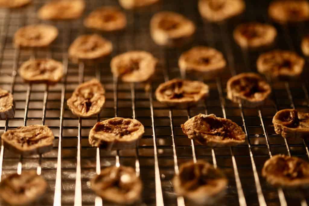 dehydrating banana slices in the oven 