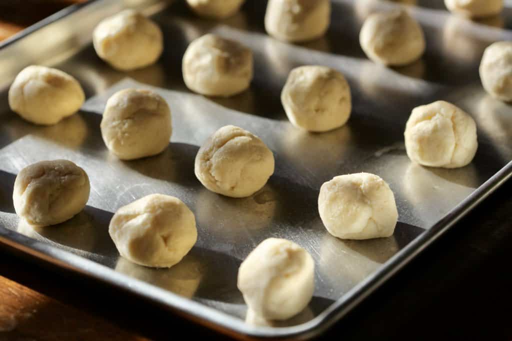 shortbread dough rolled into balls on a baking sheet