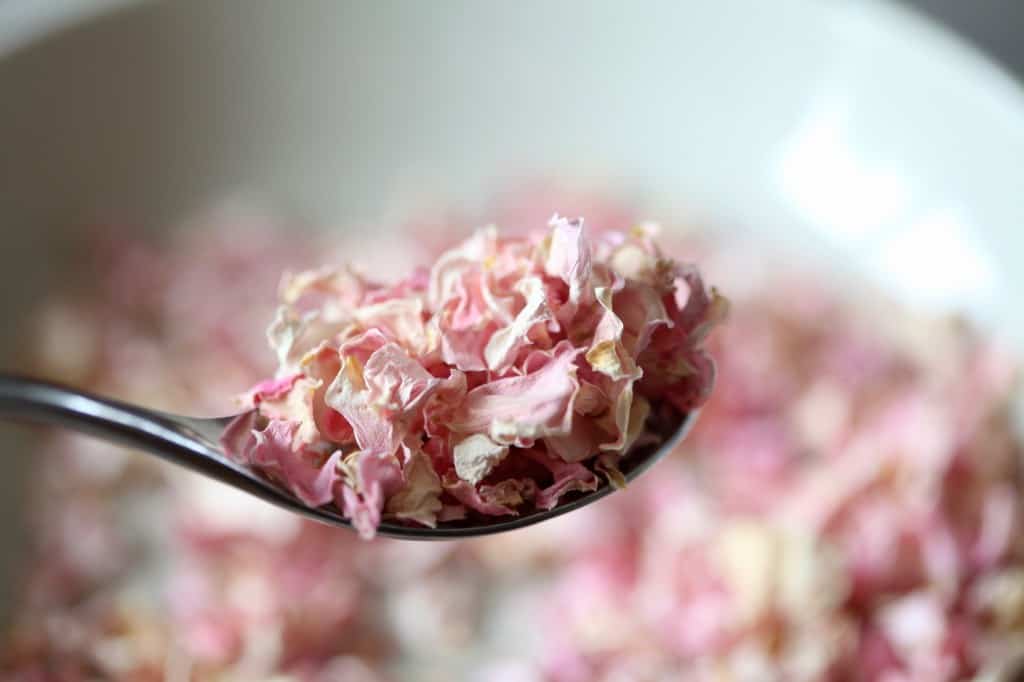 dehydrated rose petals are so easy to make